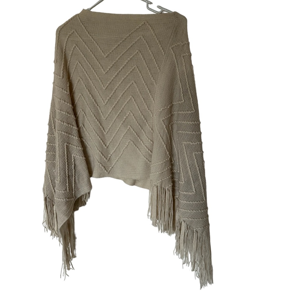 Bohemian cream chevron poncho size S/M